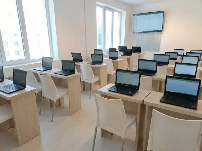 Sala de clases curso Excel presencial Santiago Centro equipada_vista1